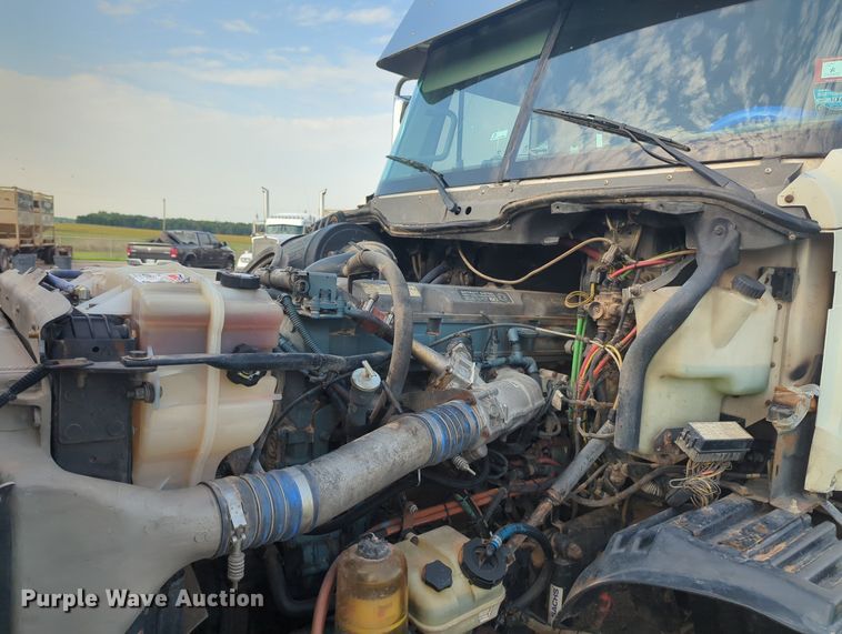 image for item MO9037 2008 Freightliner Columbia  semi truck