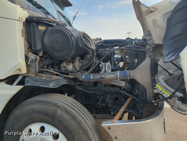 image for item MO9037 2008 Freightliner Columbia  semi truck