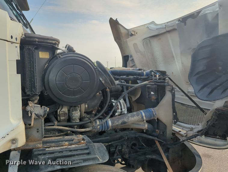 image for item MO9037 2008 Freightliner Columbia  semi truck