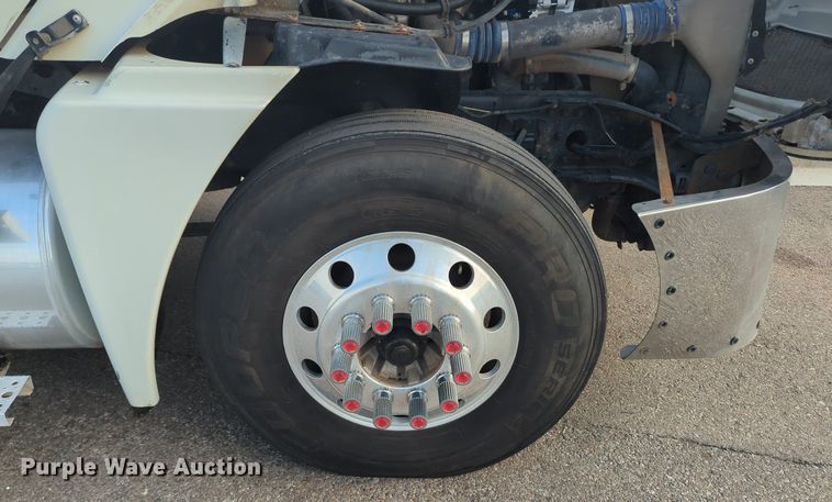 image for item MO9037 2008 Freightliner Columbia  semi truck