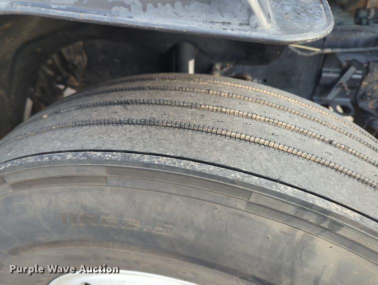 image for item MO9037 2008 Freightliner Columbia  semi truck