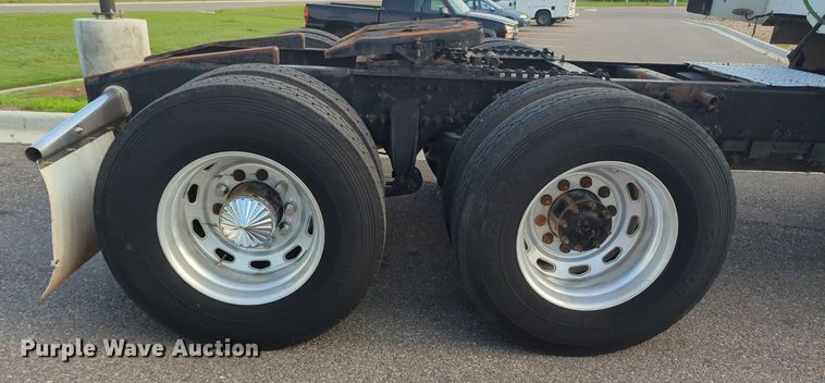 image for item MO9037 2008 Freightliner Columbia  semi truck