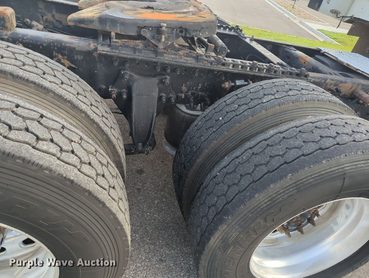 image for item MO9037 2008 Freightliner Columbia  semi truck