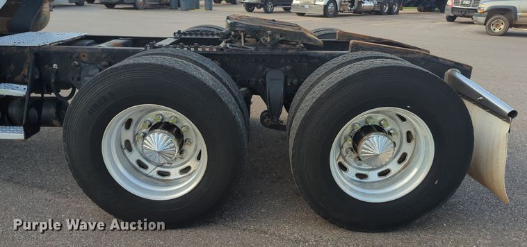 image for item MO9037 2008 Freightliner Columbia  semi truck