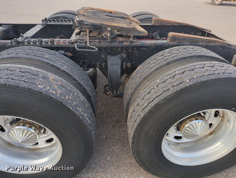 image for item MO9037 2008 Freightliner Columbia  semi truck