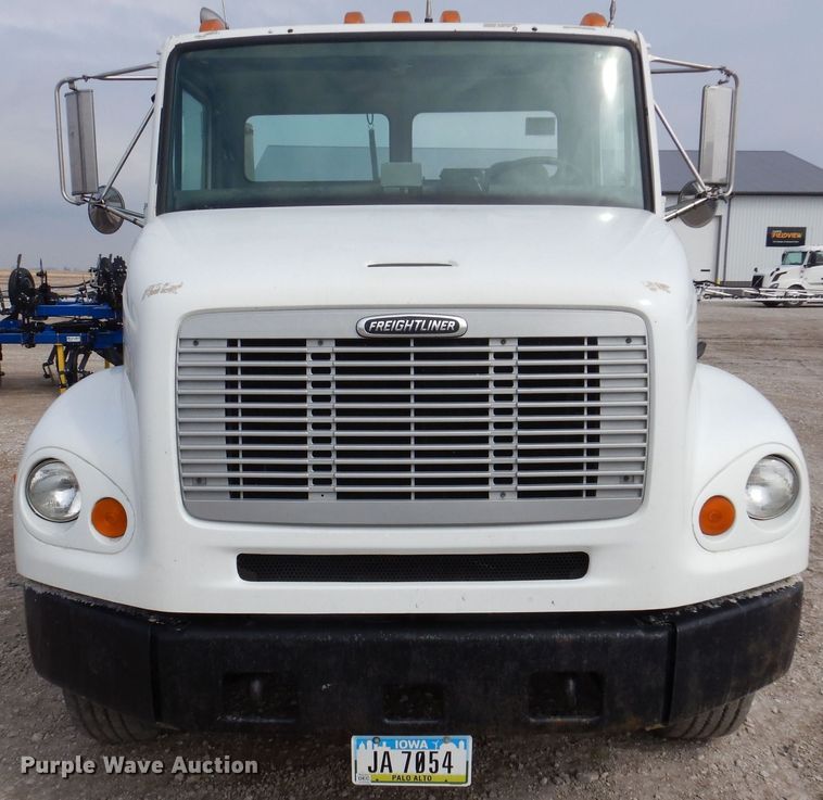 image for item MO9604 1996 Freightliner FL112  semi truck
