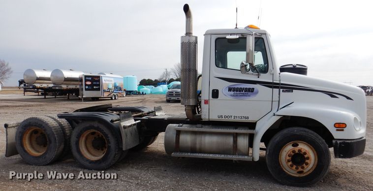 image for item MO9604 1996 Freightliner FL112  semi truck