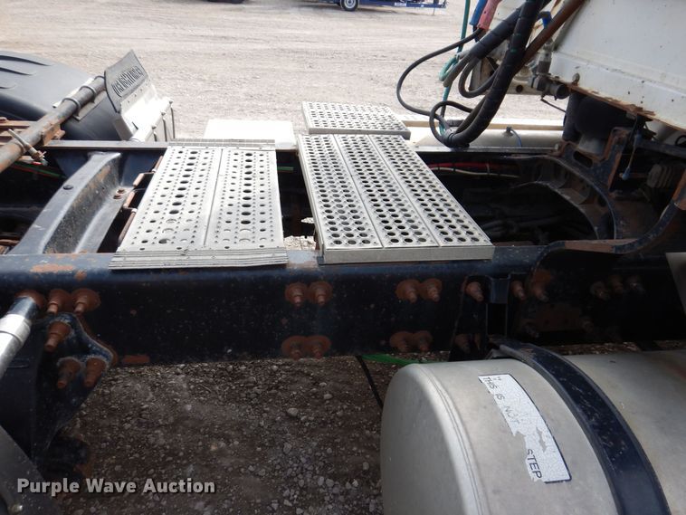 image for item MO9604 1996 Freightliner FL112  semi truck