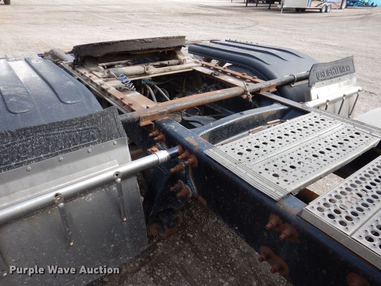 image for item MO9604 1996 Freightliner FL112  semi truck