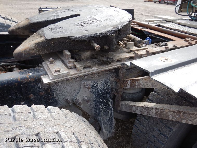 image for item MO9604 1996 Freightliner FL112  semi truck