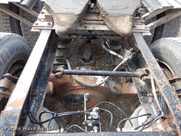 image for item MO9604 1996 Freightliner FL112  semi truck