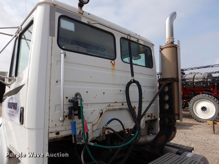 image for item MO9604 1996 Freightliner FL112  semi truck