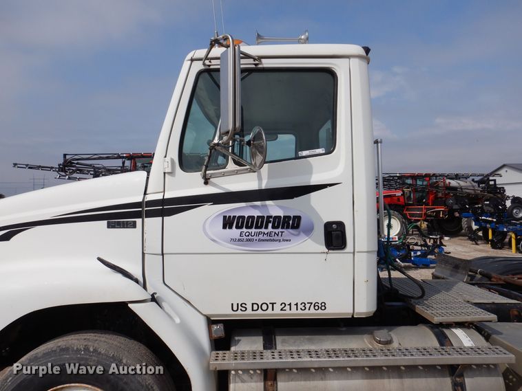 image for item MO9604 1996 Freightliner FL112  semi truck