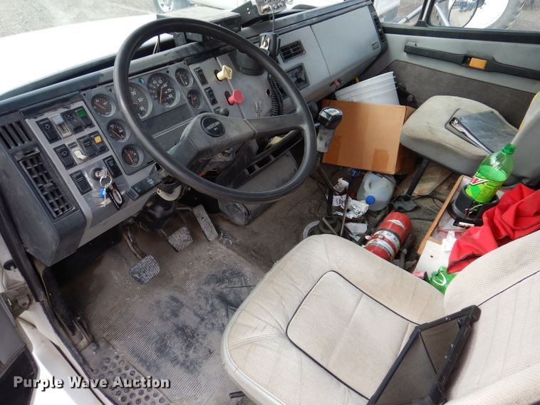 image for item MO9604 1996 Freightliner FL112  semi truck