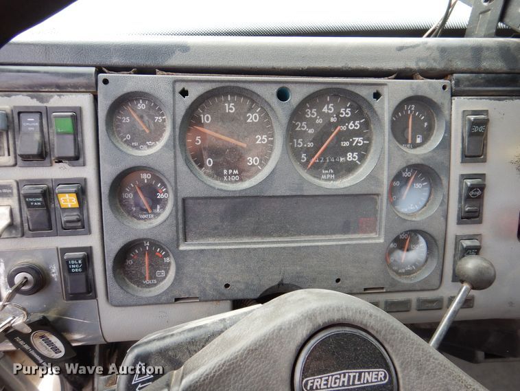 image for item MO9604 1996 Freightliner FL112  semi truck