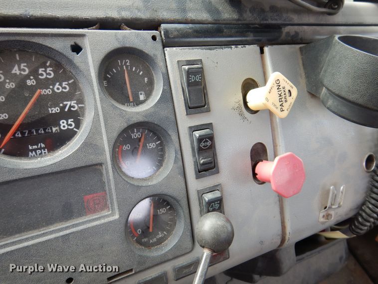 image for item MO9604 1996 Freightliner FL112  semi truck