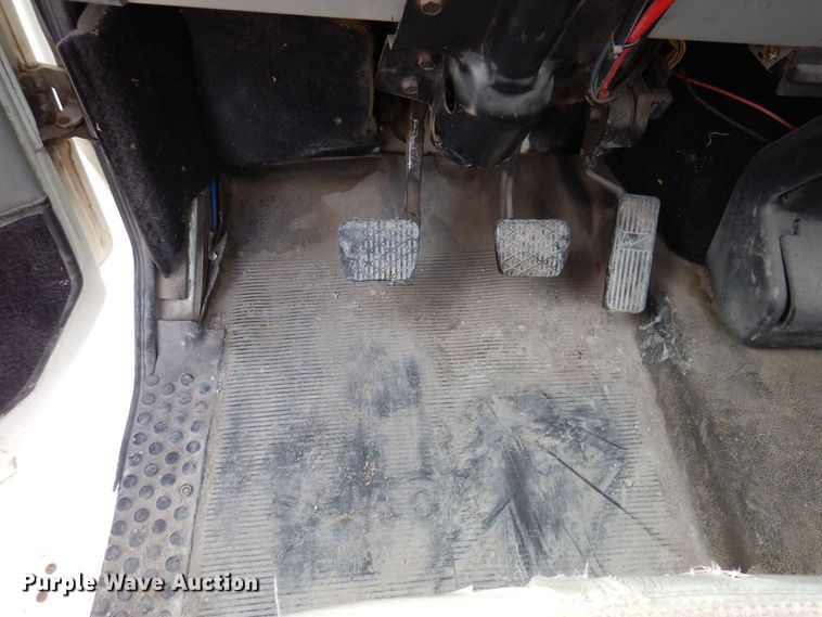 image for item MO9604 1996 Freightliner FL112  semi truck