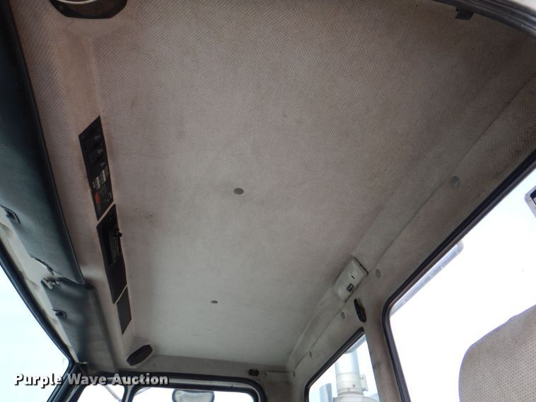 image for item MO9604 1996 Freightliner FL112  semi truck