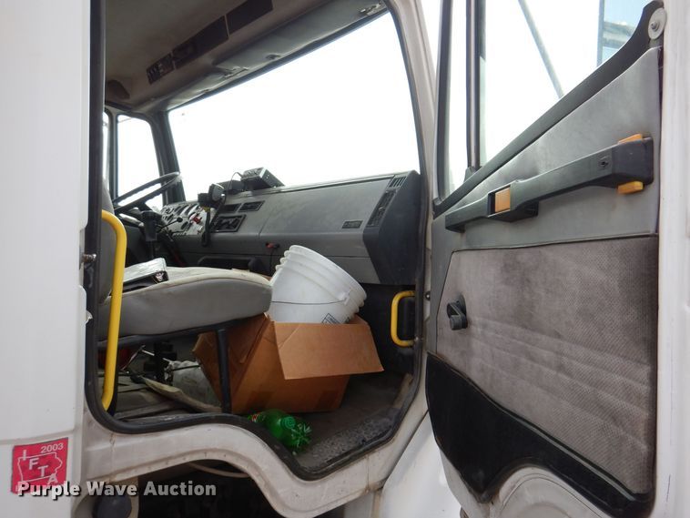 image for item MO9604 1996 Freightliner FL112  semi truck