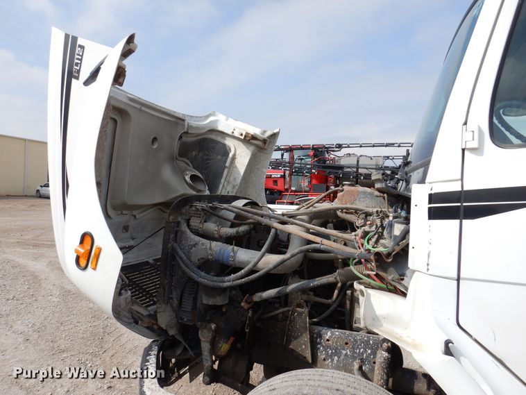 image for item MO9604 1996 Freightliner FL112  semi truck