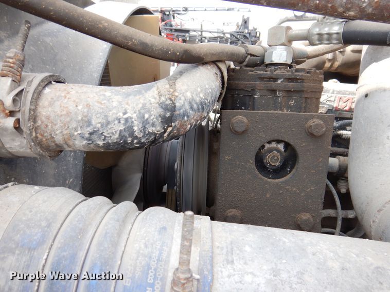 image for item MO9604 1996 Freightliner FL112  semi truck