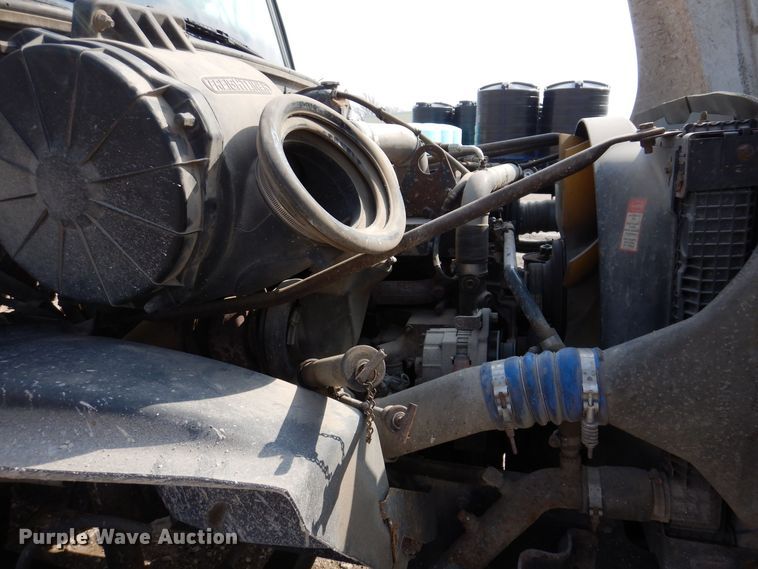 image for item MO9604 1996 Freightliner FL112  semi truck