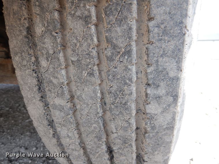 image for item MO9604 1996 Freightliner FL112  semi truck