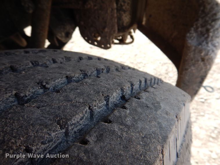 image for item MO9604 1996 Freightliner FL112  semi truck