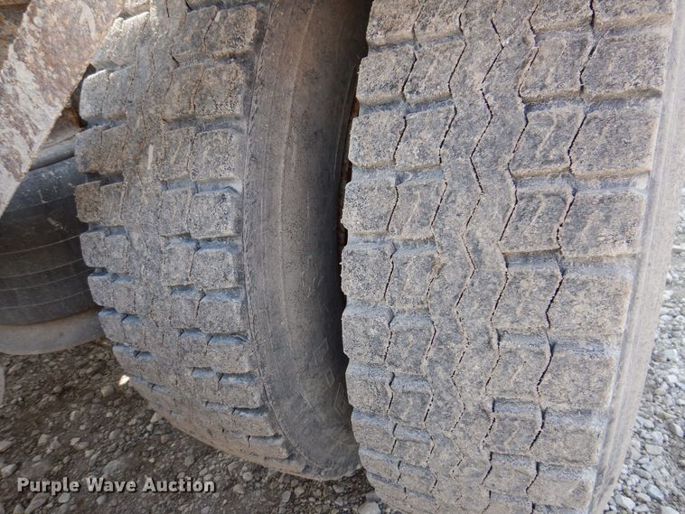 image for item MO9604 1996 Freightliner FL112  semi truck