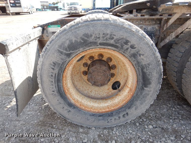 image for item MO9604 1996 Freightliner FL112  semi truck