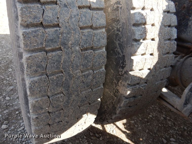 image for item MO9604 1996 Freightliner FL112  semi truck