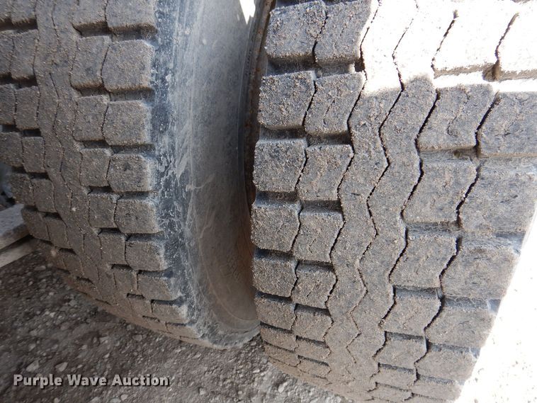 image for item MO9604 1996 Freightliner FL112  semi truck