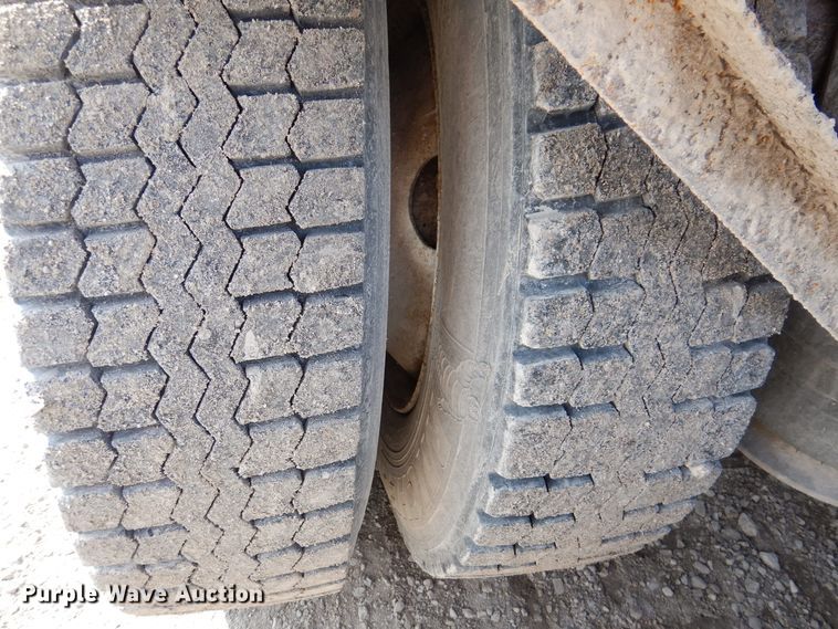 image for item MO9604 1996 Freightliner FL112  semi truck