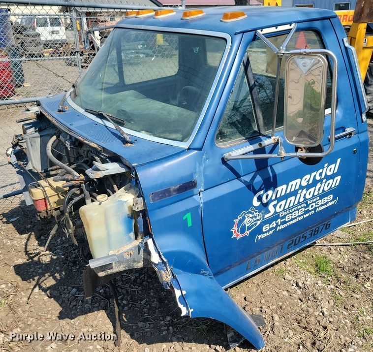 image for item MO9652 1996 Ford F800  truck parts