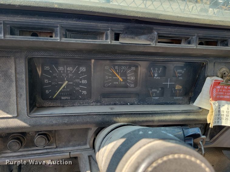 image for item MO9652 1996 Ford F800  truck parts