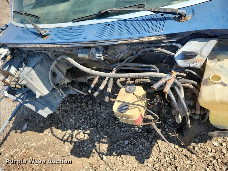 image for item MO9652 1996 Ford F800  truck parts