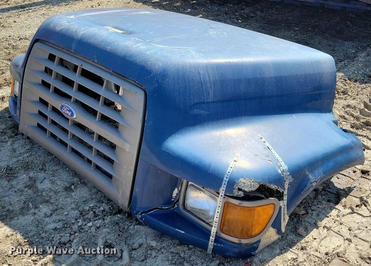 image for item MO9652 1996 Ford F800  truck parts