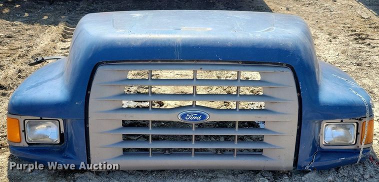 image for item MO9652 1996 Ford F800  truck parts