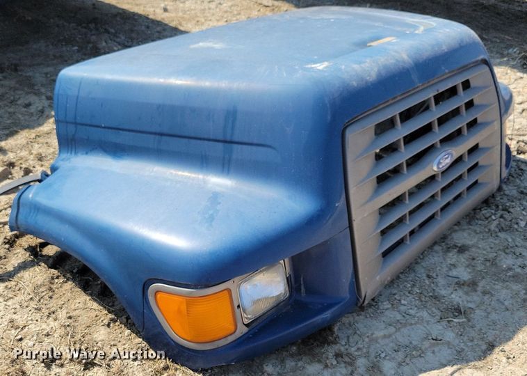 image for item MO9652 1996 Ford F800  truck parts