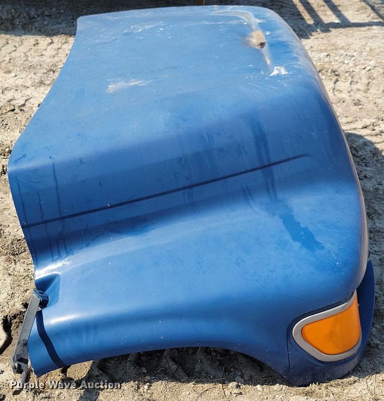 image for item MO9652 1996 Ford F800  truck parts