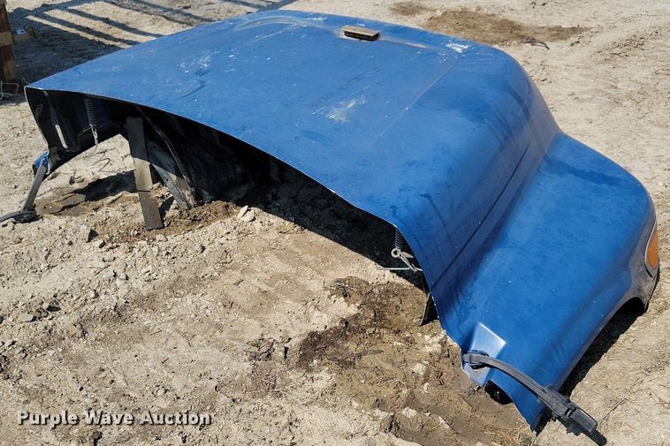 image for item MO9652 1996 Ford F800  truck parts