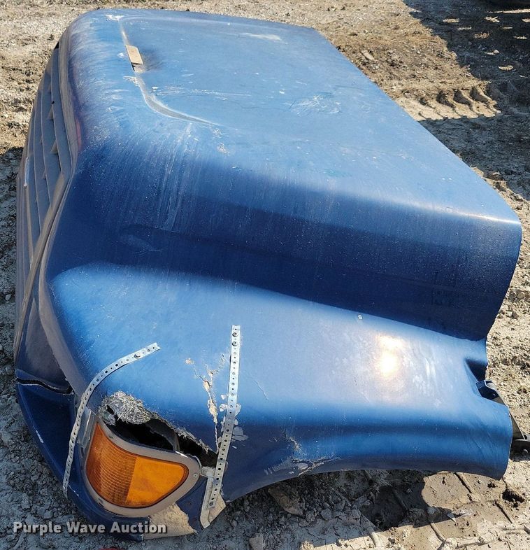 image for item MO9652 1996 Ford F800  truck parts