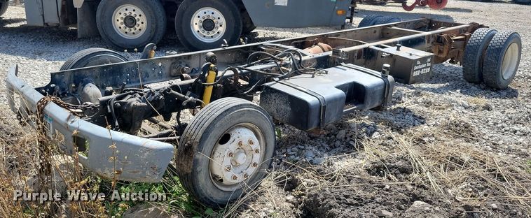 image for item MO9652 1996 Ford F800  truck parts