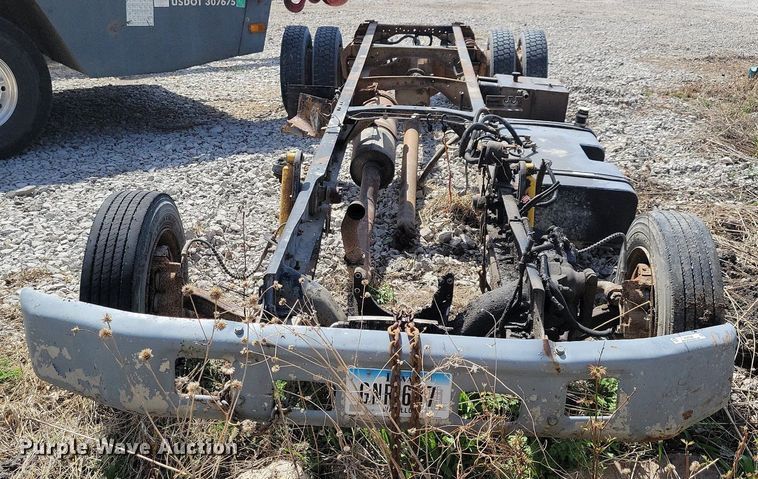 image for item MO9652 1996 Ford F800  truck parts