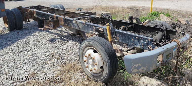 image for item MO9652 1996 Ford F800  truck parts