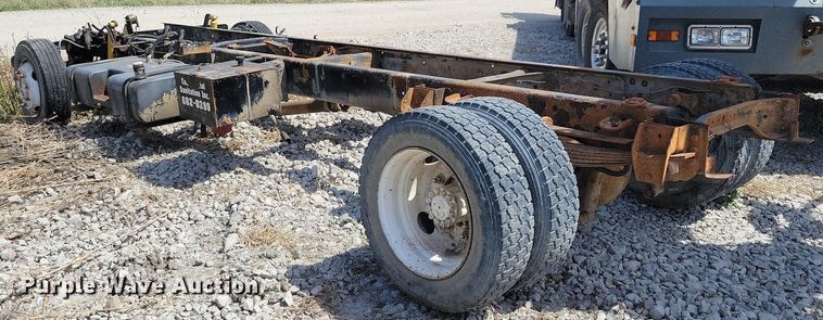 image for item MO9652 1996 Ford F800  truck parts