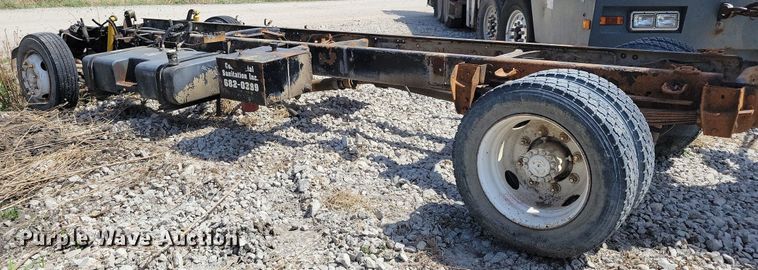 image for item MO9652 1996 Ford F800  truck parts