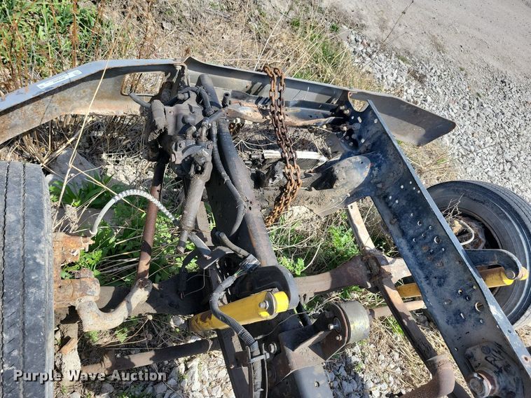 image for item MO9652 1996 Ford F800  truck parts