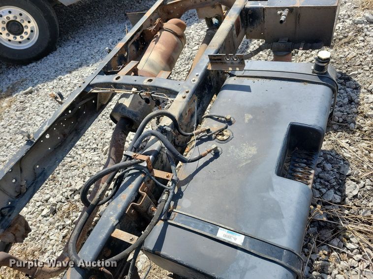 image for item MO9652 1996 Ford F800  truck parts