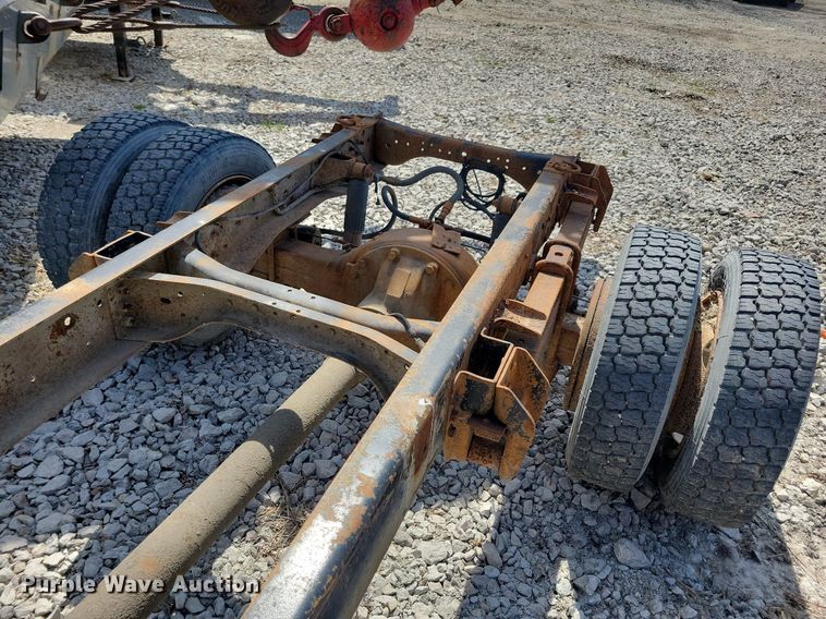 image for item MO9652 1996 Ford F800  truck parts